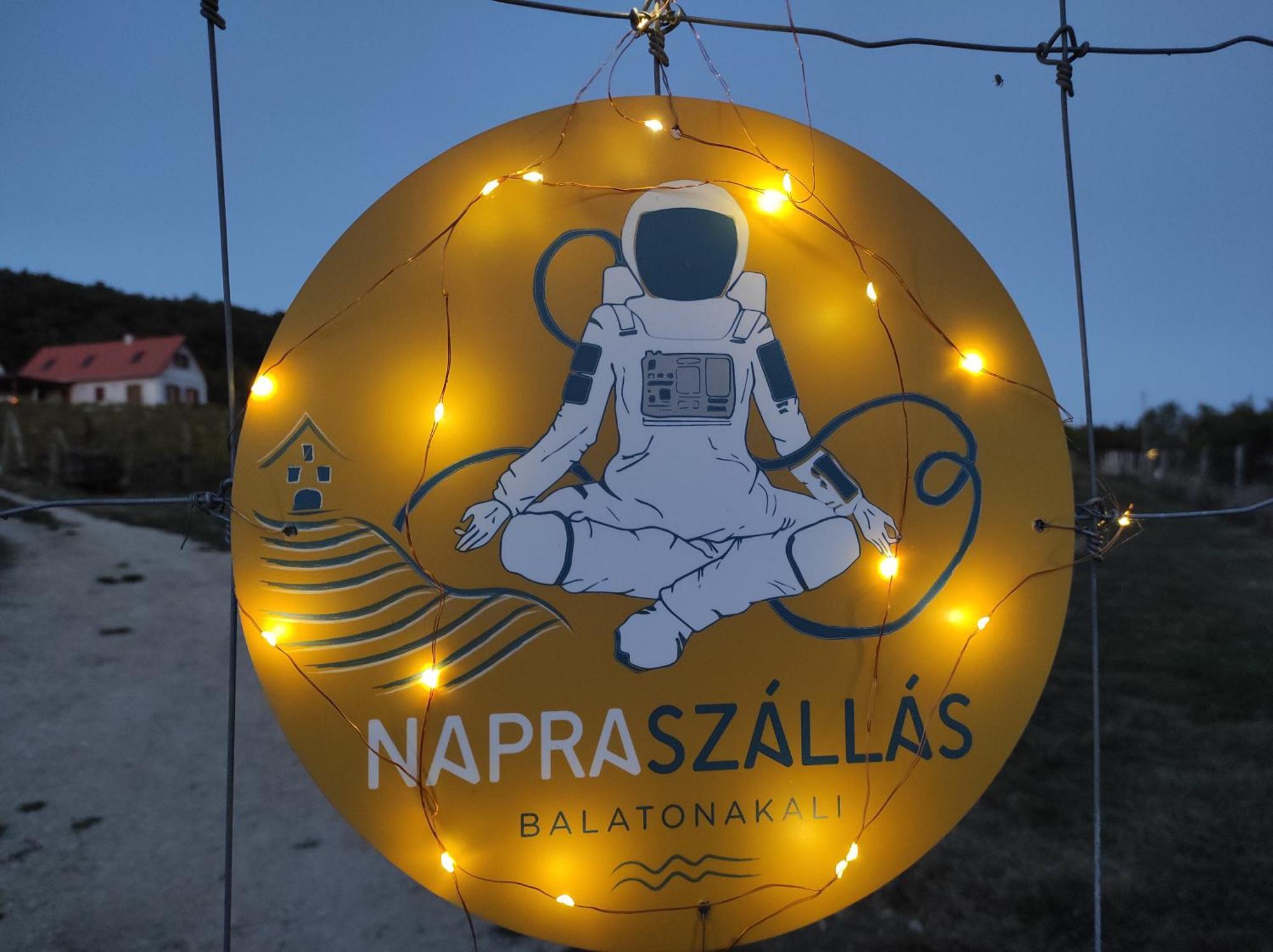 Napraszallas Vendeghaz Balatonakali Exteriör bild